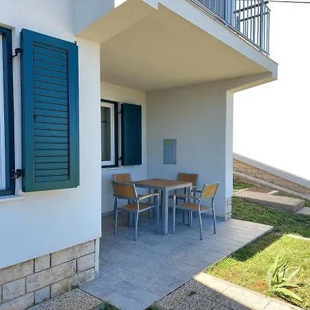 Village Apartment *
