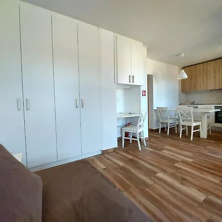 Apartment Village *