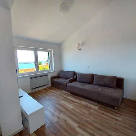 Village Apartment *