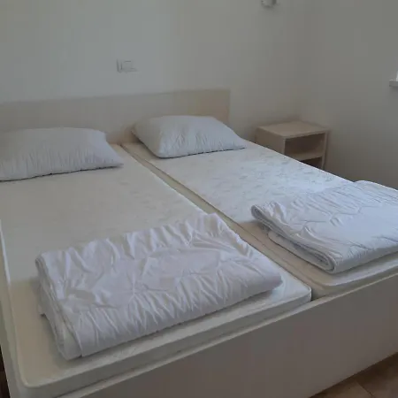 Apartment Village *